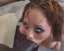 凱蒂 koxl 上射液在她嘴裡的大黑公雞