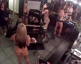 脫衣舞娘出去玩