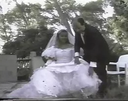 法國女孩獲取性交時身穿一襲白色婚紗