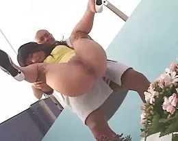 由香大澤人灑水