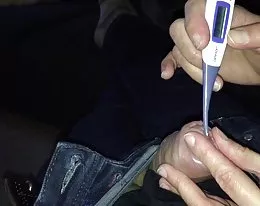 熟女給我驚喜第 2 部分。peehole 和包皮發揮。沒有暨。